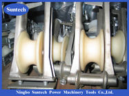 Blocchi di tesatura del conduttore della ruota in nylon montati sul braccio trasversale della linea di trasmissione