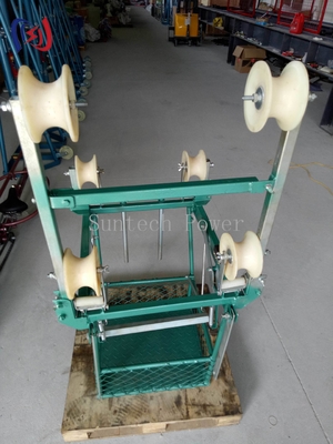 Carrello regolabile a quattro conduttori per operazioni di riparazione di linee aeree