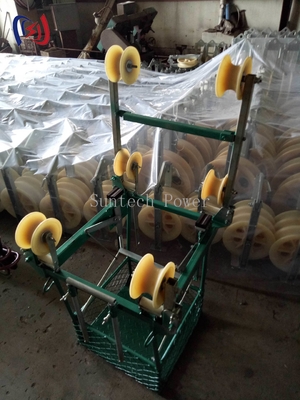 Carrello regolabile a quattro conduttori per operazioni di riparazione di linee aeree