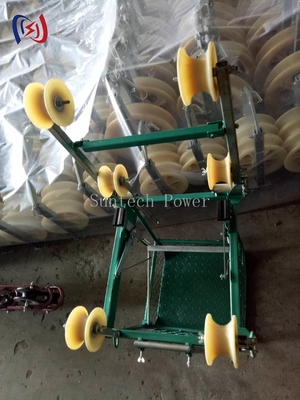 Carrello regolabile a quattro conduttori per operazioni di riparazione di linee aeree