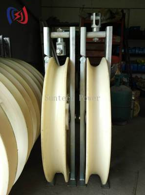 Blocco di tesatura conduttori serie 822 per impieghi gravosi con raggio di curvatura R570 e dimensioni esterne 760x120x480mm