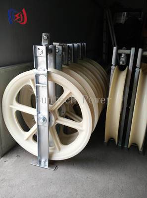 Blocco di tesatura conduttori serie 822 per impieghi gravosi con raggio di curvatura R570 e dimensioni esterne 760x120x480mm