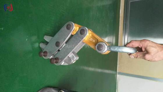 Pinza per fune in acciaio anti-torsione Morsetto con carico nominale di 50-200 KN per tesatura di linee di trasmissione da 11-30 mm