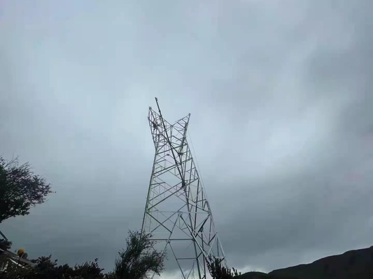 La immersione calda galvanizzata inclina la torre d'acciaio per la linea di trasmissione 110KV