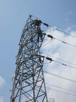 Doppia torre d'acciaio galvanizzata del circuito Q345 per la linea di trasmissione 33KV