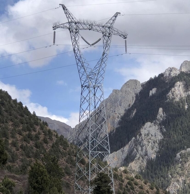 Torre d'acciaio galvanizzata ad alta tensione fornita di gambe della trasmissione della grata 4