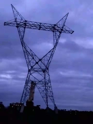 ASTM123 230KV 400KV ingraticciano le torri d'acciaio per la linea di trasmissione sopraelevata
