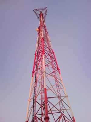 Torre d'acciaio di telecomunicazione tubolare di iso 1461 ASTM A123 HDG
