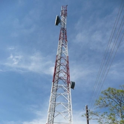 Torre di antenna del metallo di angolo 50m di telecomunicazione Q420 con il recinto della palizzata