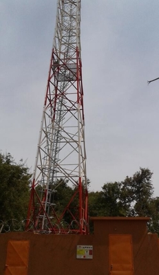 Della telecomunicazione angolare 4 la torre d'acciaio 90meters della gamba ha galvanizzato
