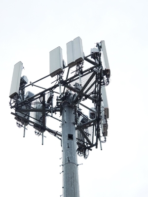 Albero di Guyed galvanizzato le Telecomunicazioni con gli accessori relativi